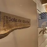 De La Folie アパート